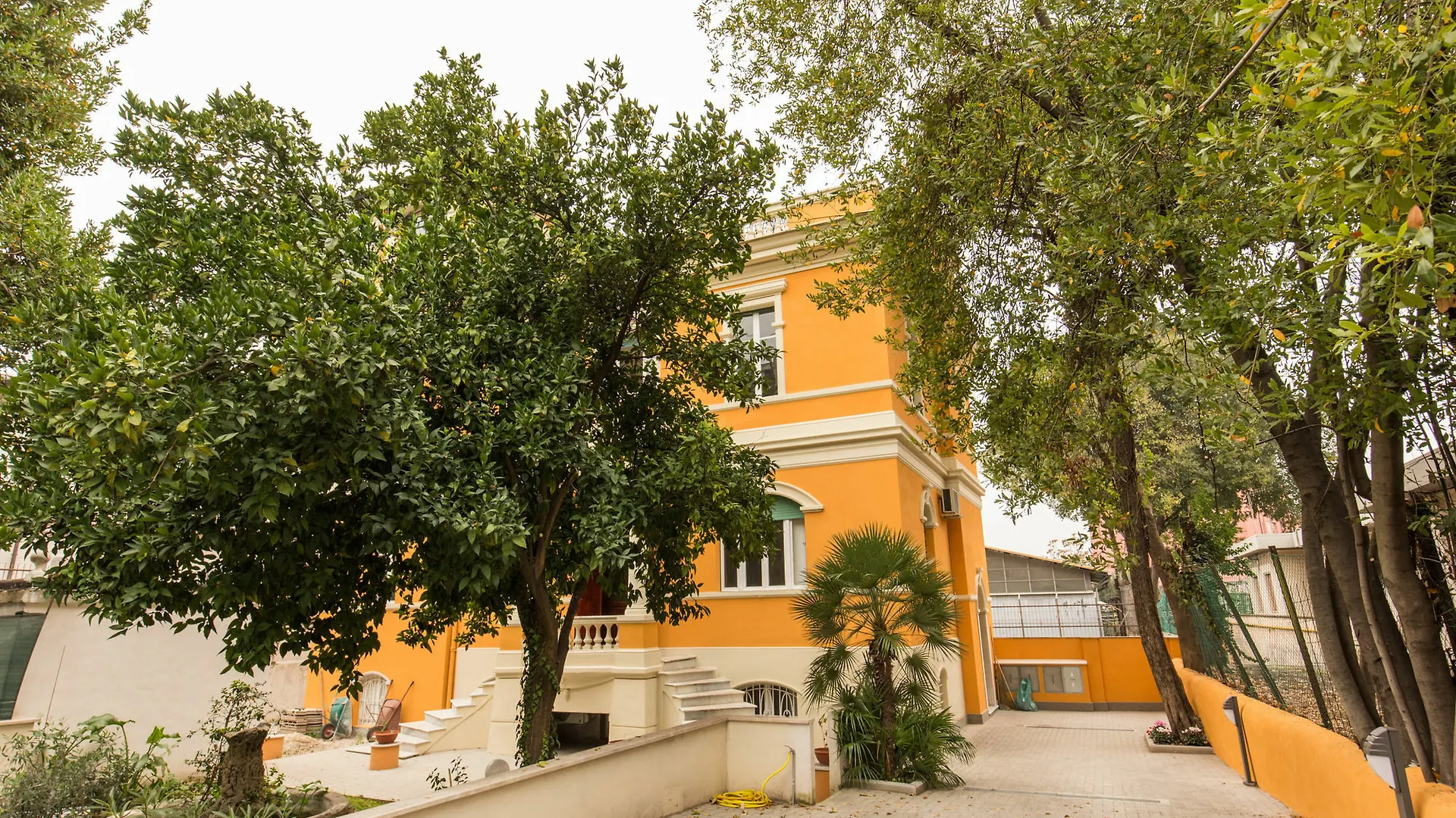 Relais La Torretta Bed & Breakfast Rome 2*,